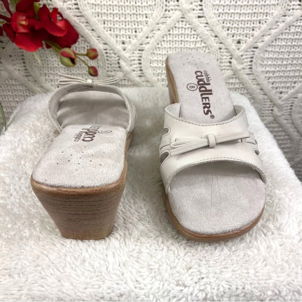 COBBIE CUDDLERS Cream Leather Slip-On Heeled Bow Y2K Style Block Heel Sandals 8‎